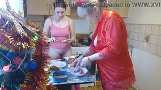 Blonde MILF and stepmom heat up the kitchen with a sexy cooking lesson